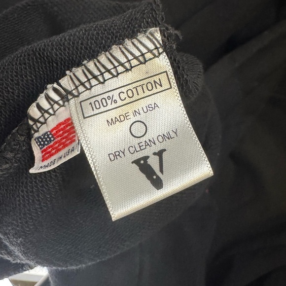 Vlone Men's Red and Black Hoodie siz 
Medium. - Picture 11 of 11